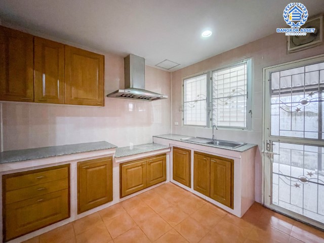 ทาวน์โฮมมือสอง ม. จงสุข วงศ์สว่าง 19 บ้านสวยพร้อมเข้าอยู่ บนเนื้อที่มากถึง 33.80 ตร.ว. ฟังก์ชัน 3 ห้องนอน 3 ห้องน้ำ แถมเครื่องปรับอากาศ 4 เครื่อง + เครื่องทำน้ำอุ่น + เครื่องดูดควัน  บนทำเลที่ดี เชื่อมต่อถนน กรุงเทพ-นนทบุรี, วงศ์สว่าง, รัตนาธิเบศร์ ใกล้รถไฟฟ้า "สถานีวงศ์สว่าง" และใกล้ทางด่วน "ศรีรัช"